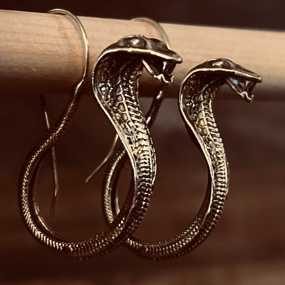 Cobra Earings - Picture 3 of 3